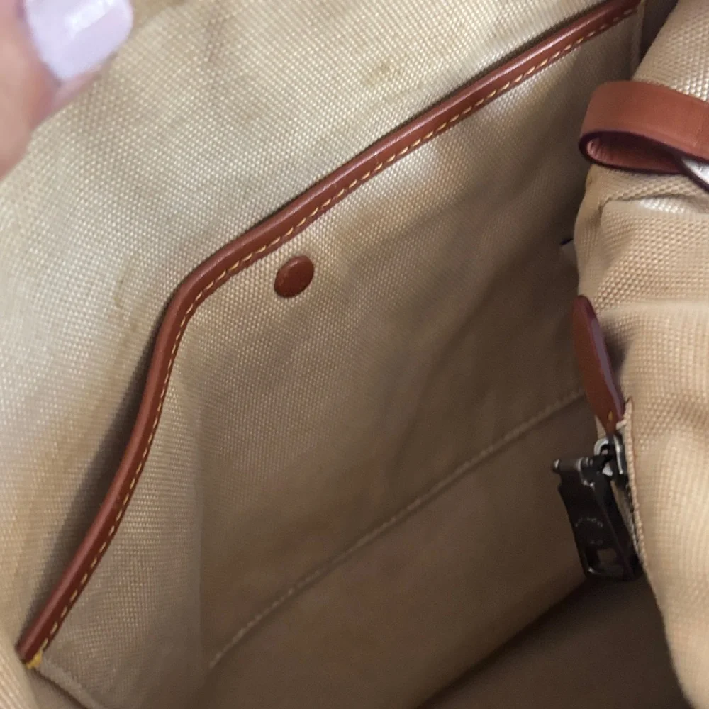 Coach Special Edition Leather Hobo Shoulder Bag in Cream with Riveted Strap - Picture 7 of 10